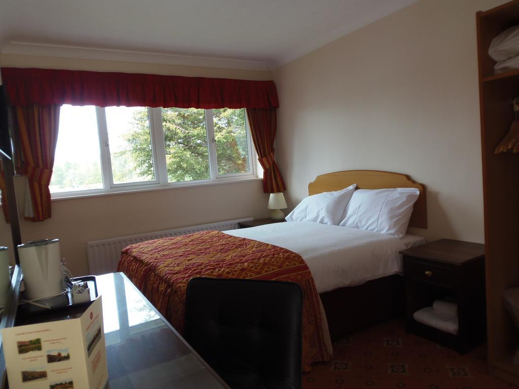 Lakeside Continental Hotel Camberley Ngoại thất bức ảnh