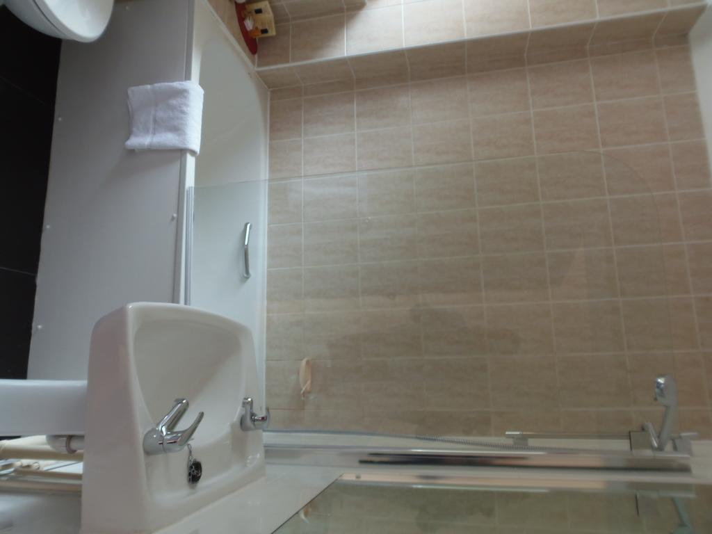 Lakeside Continental Hotel Camberley Ngoại thất bức ảnh