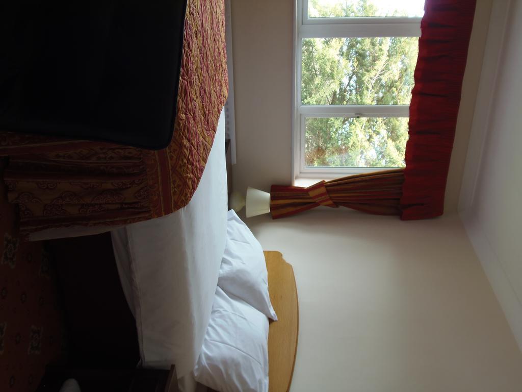 Lakeside Continental Hotel Camberley Ngoại thất bức ảnh
