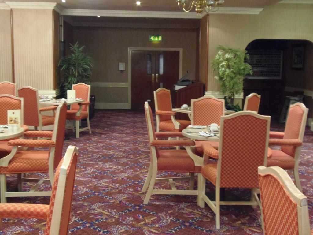 Lakeside Continental Hotel Camberley Ngoại thất bức ảnh