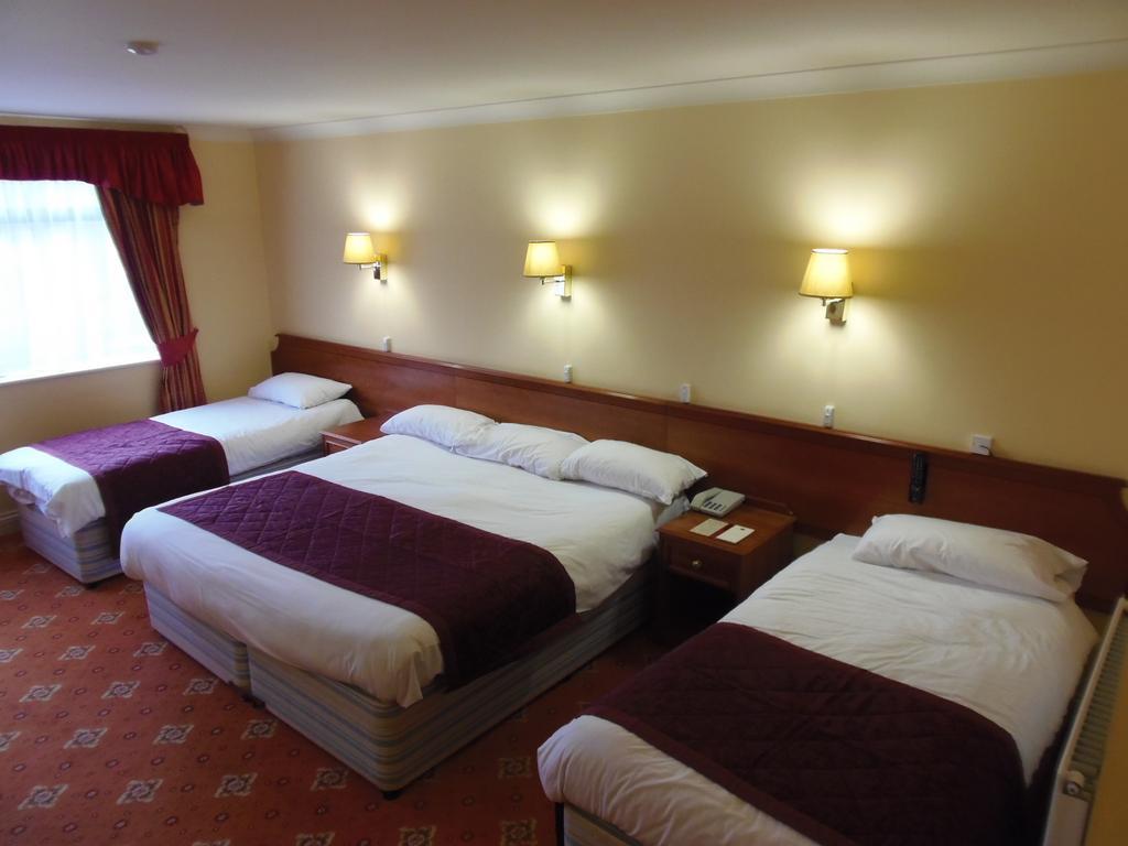 Lakeside Continental Hotel Camberley Ngoại thất bức ảnh