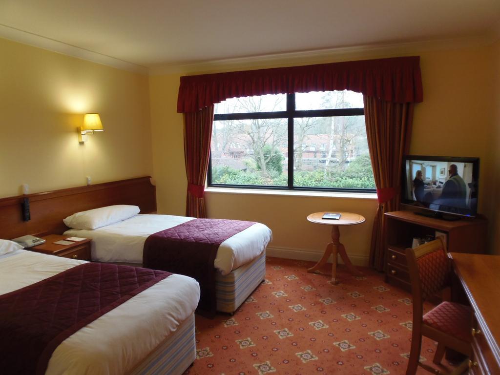 Lakeside Continental Hotel Camberley Ngoại thất bức ảnh